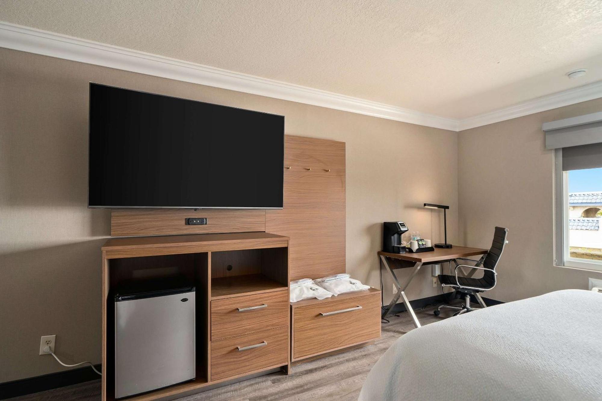 Best Western Plus Newport Mesa Inn Costa Mesa Bagian luar foto