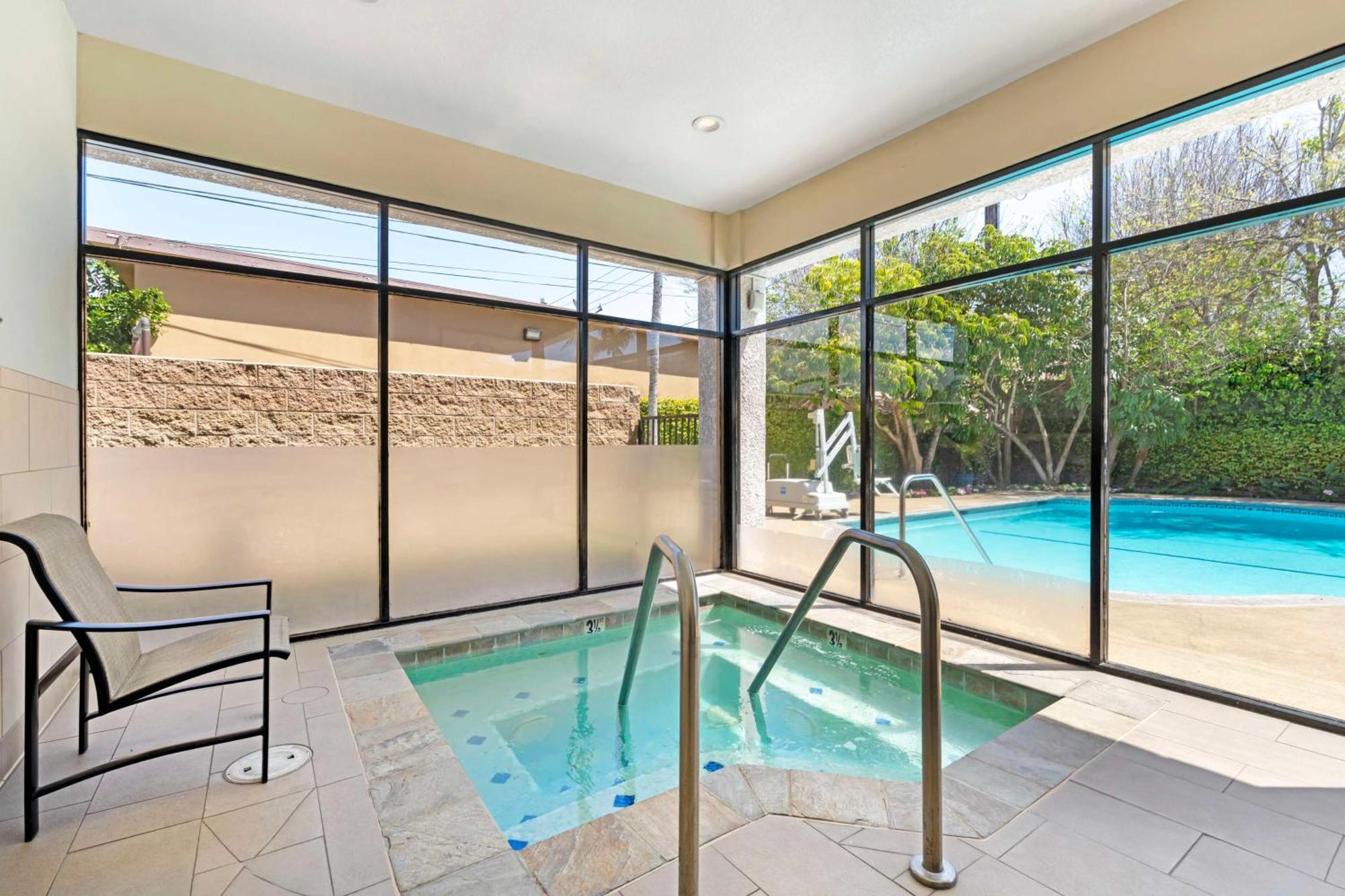 Best Western Plus Newport Mesa Inn Costa Mesa Bagian luar foto